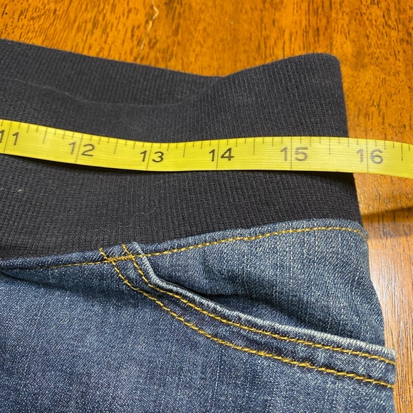 Liz Lange maternity jeans. Size 4. - Picture 6 of 9